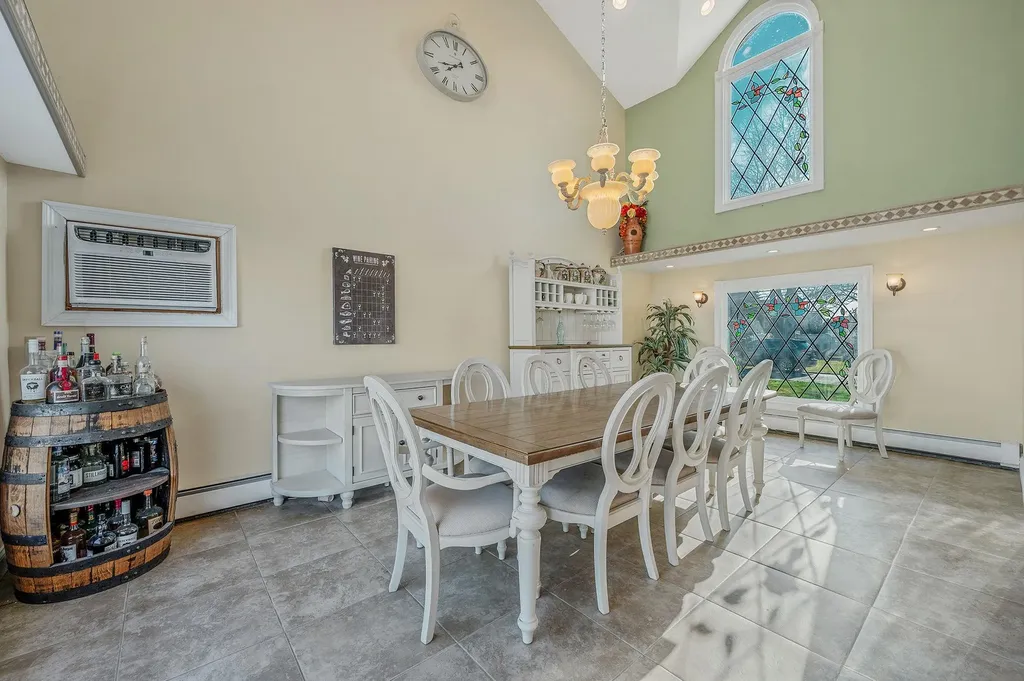 827 W Bay Drive West Islip NY 11795