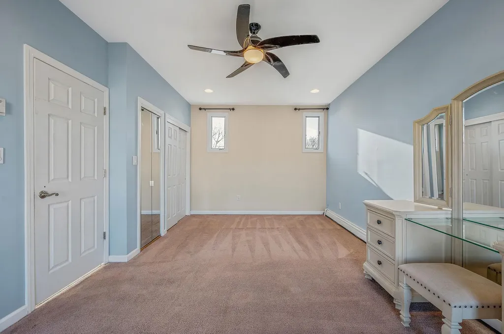 827 W Bay Drive West Islip NY 11795