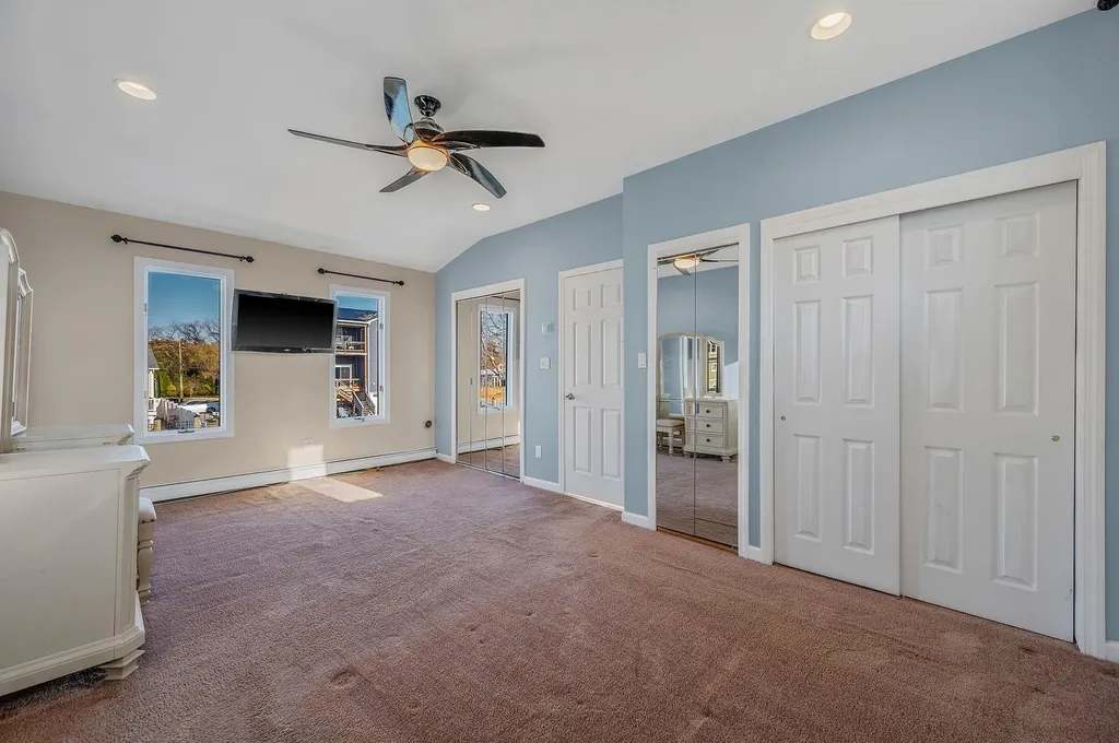 827 W Bay Drive West Islip NY 11795