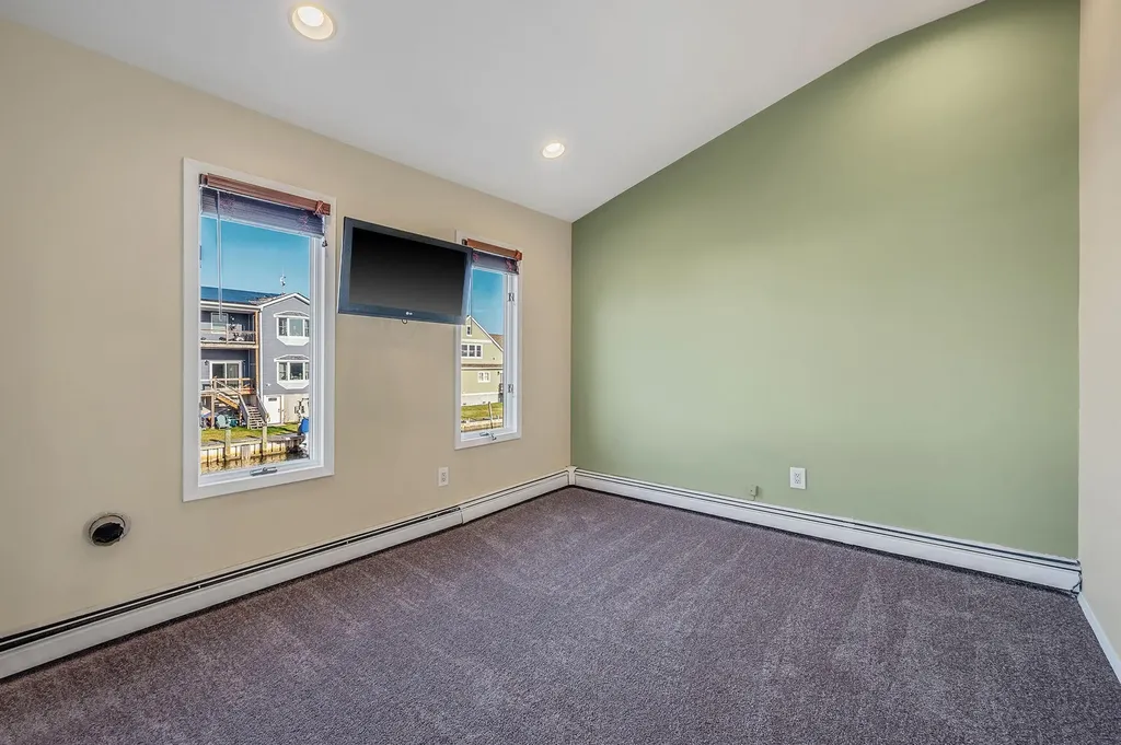 827 W Bay Drive West Islip NY 11795