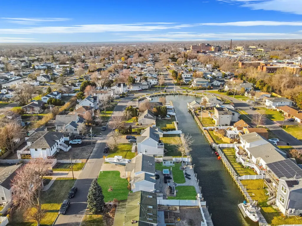 827 W Bay Drive West Islip NY 11795