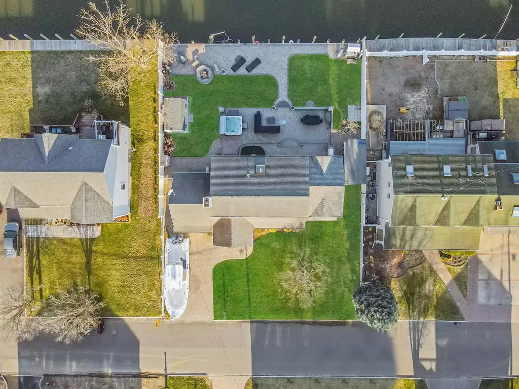 827 W Bay Drive West Islip NY 11795