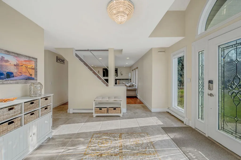 827 W Bay Drive West Islip NY 11795