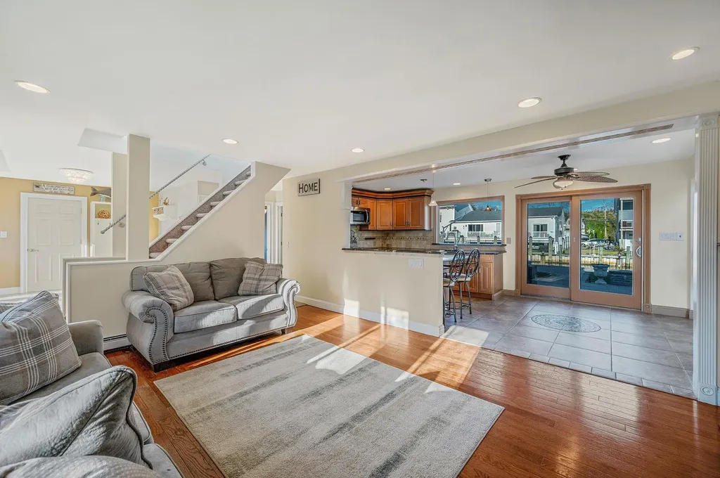 827 W Bay Drive West Islip NY 11795