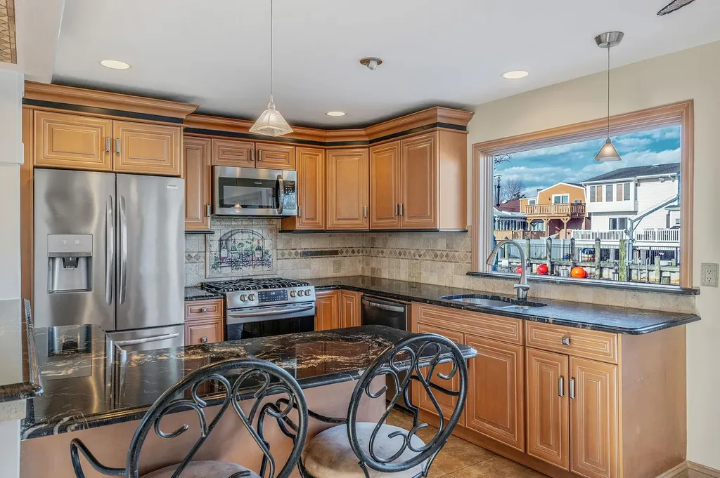 827 W Bay Drive West Islip NY 11795
