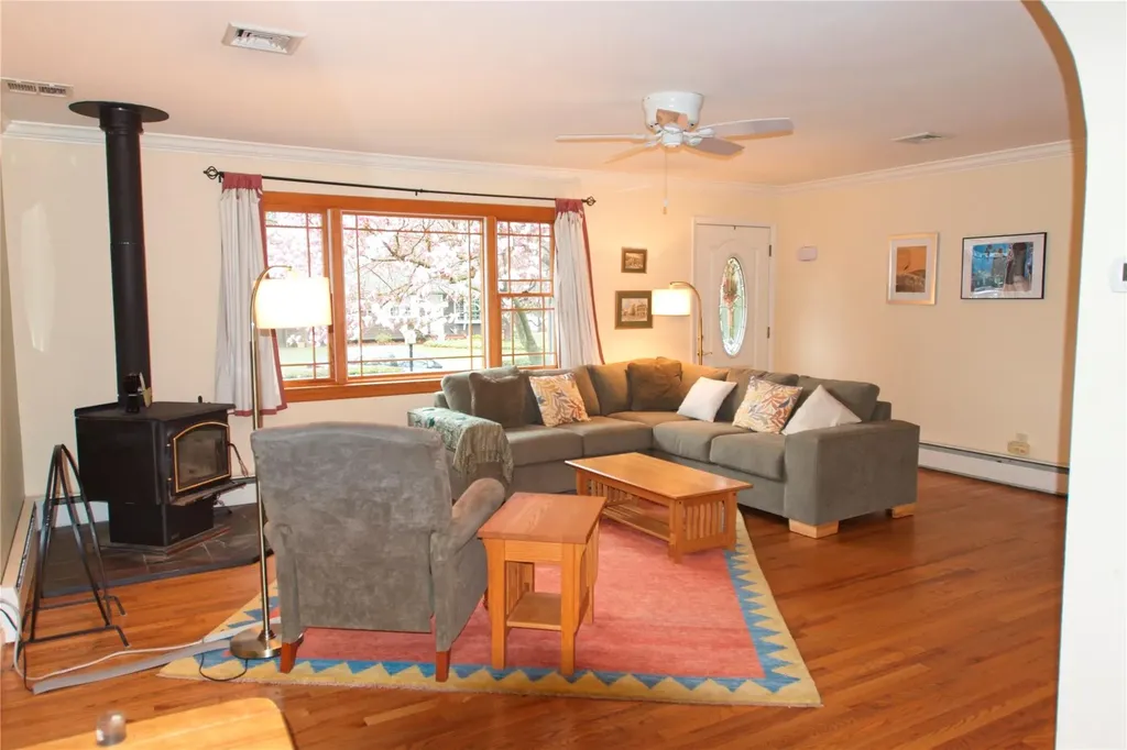 79 Hempstead Avenue Miller Place NY 11764