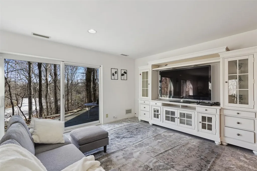 15 Sarles Road Pound Ridge NY 10576