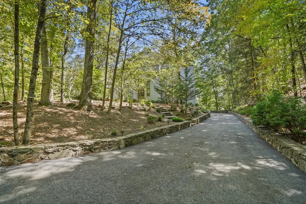 15 Sarles Road Pound Ridge NY 10576