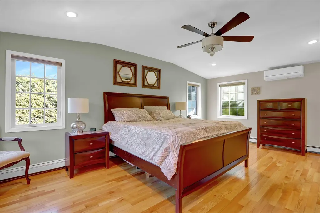 4 Laurel Place Bethpage NY 11714
