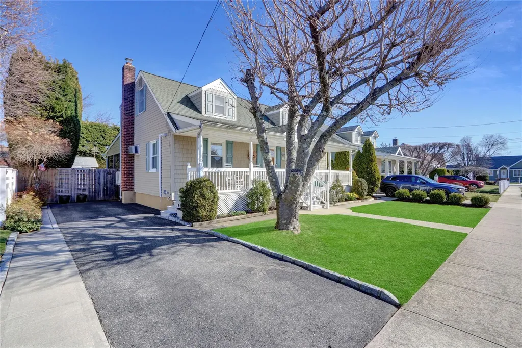 4 Laurel Place Bethpage NY 11714