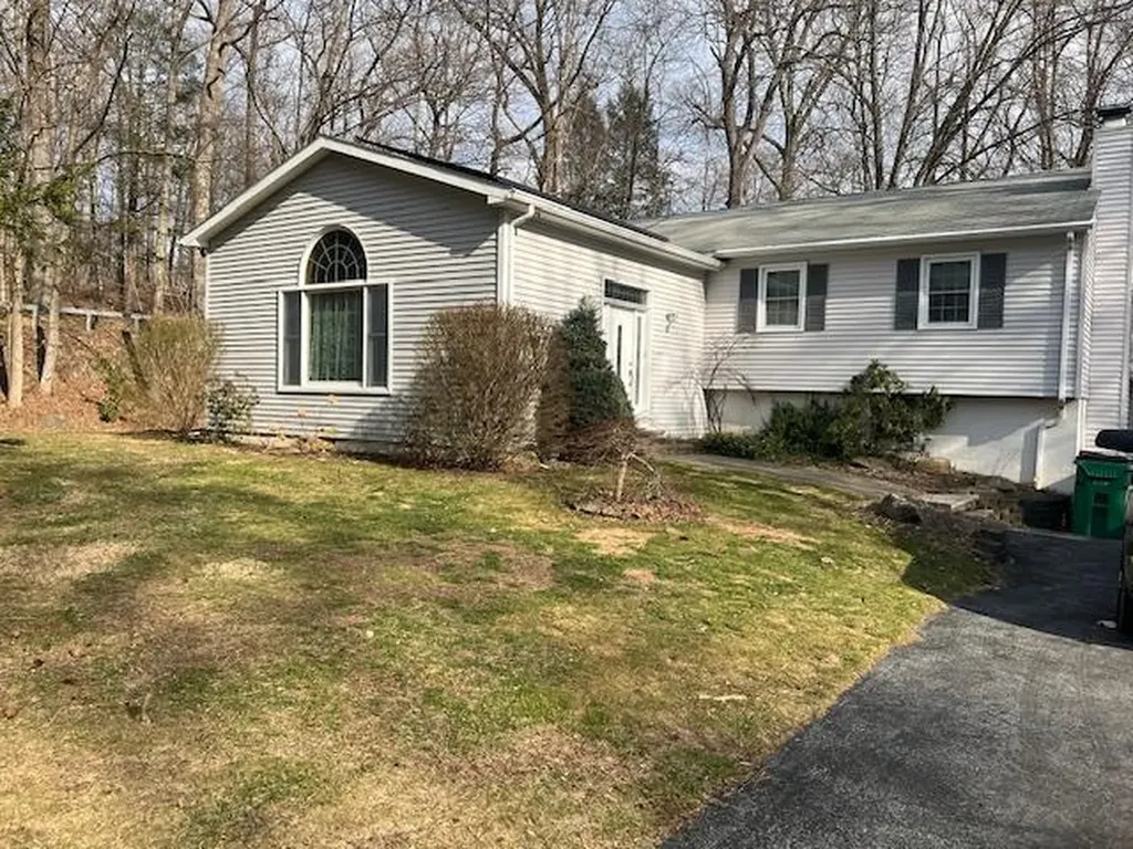 24 Cobey Terrace Poughkeepsie NY 12601