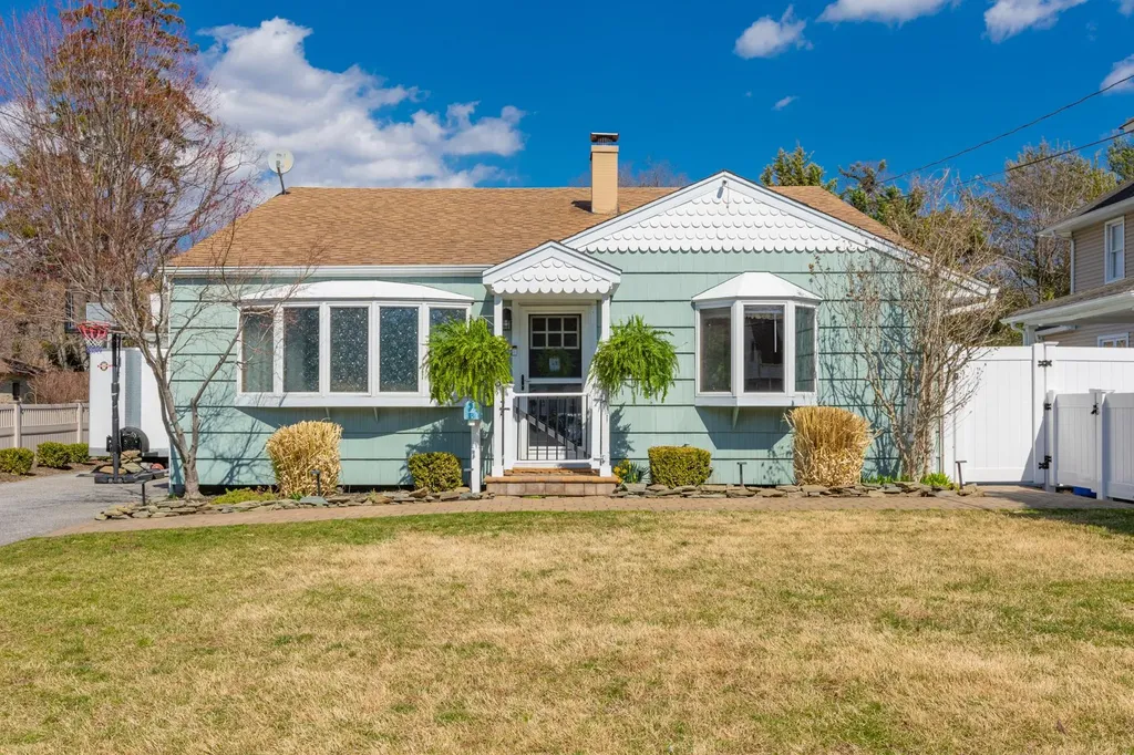 33 Community Road Bay Shore NY 11706