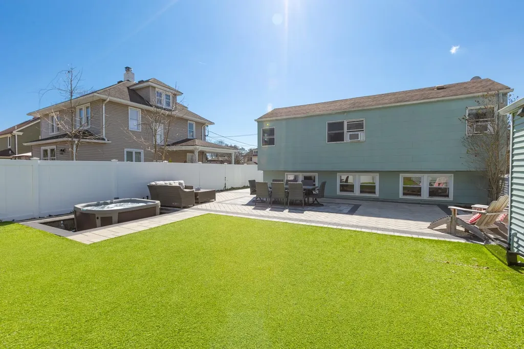 33 Community Road Bay Shore NY 11706