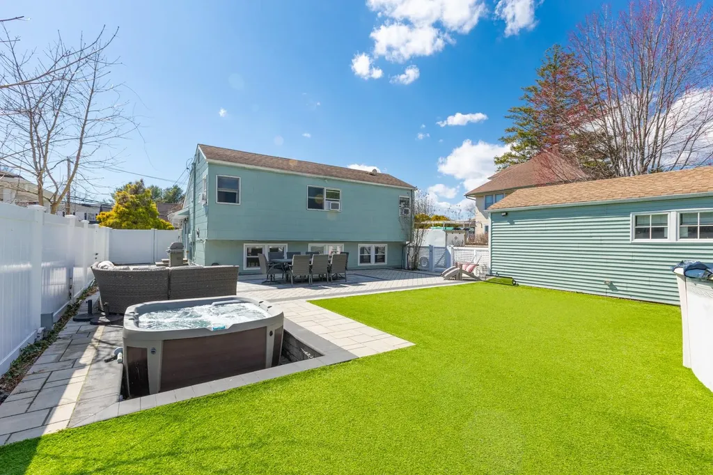 33 Community Road Bay Shore NY 11706