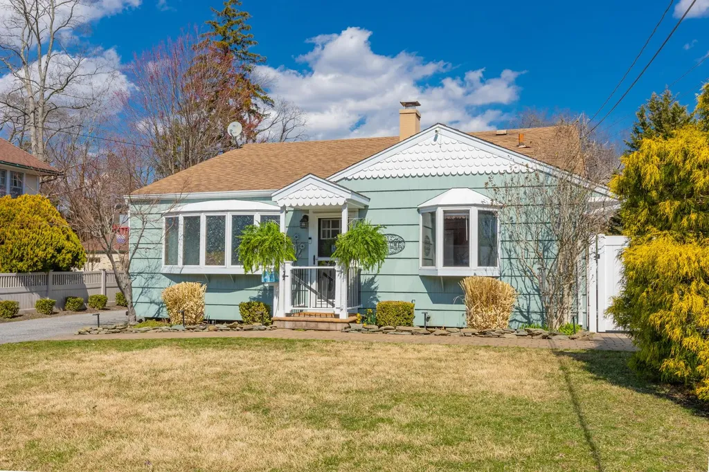 33 Community Road Bay Shore NY 11706