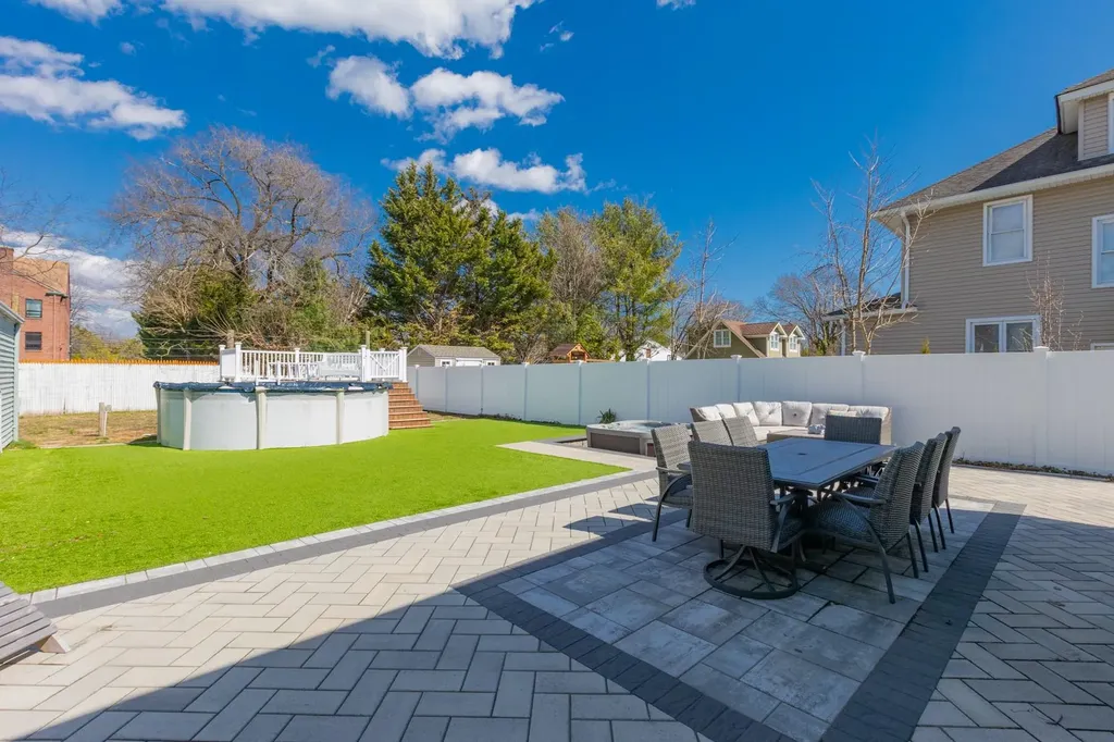 33 Community Road Bay Shore NY 11706