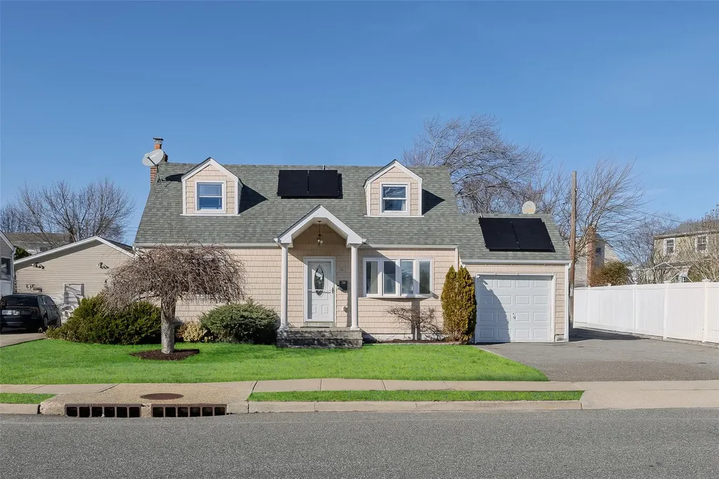 16 Soloff Road Massapequa NY 11758