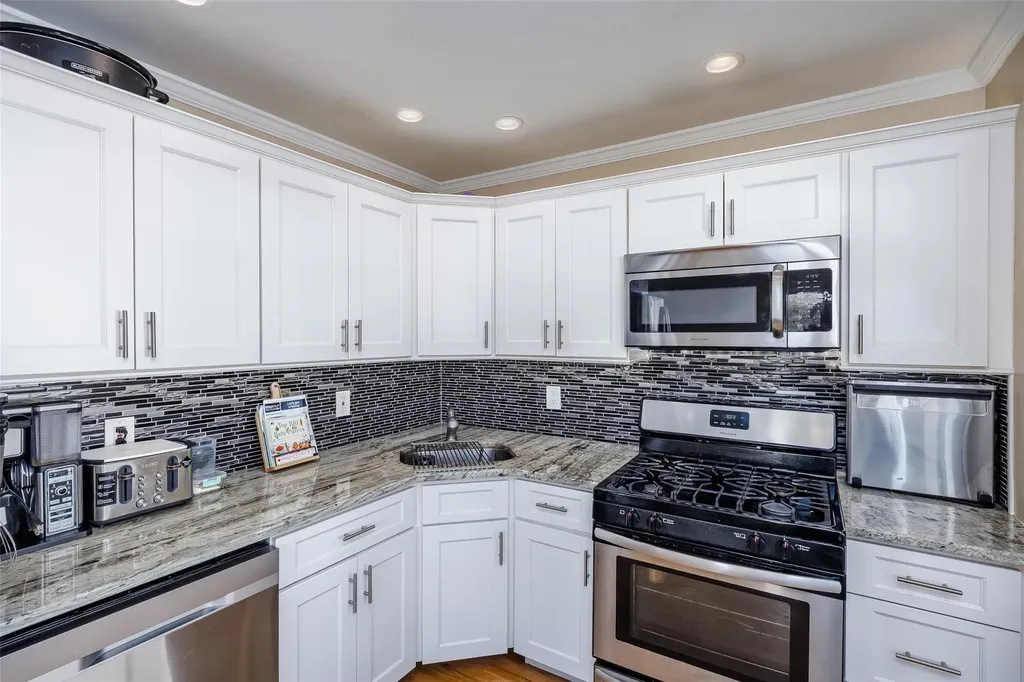 16 Soloff Road Massapequa NY 11758