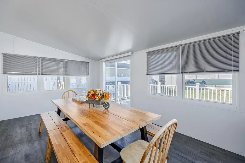16 Soloff Road Massapequa NY 11758