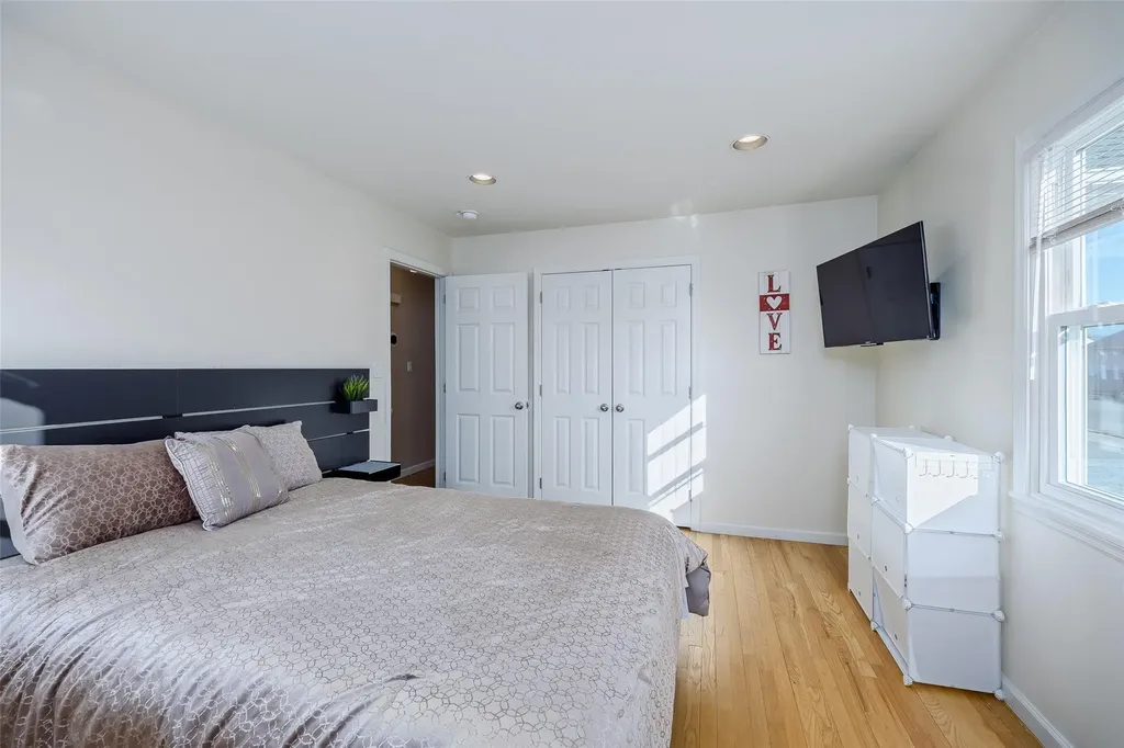 16 Soloff Road Massapequa NY 11758