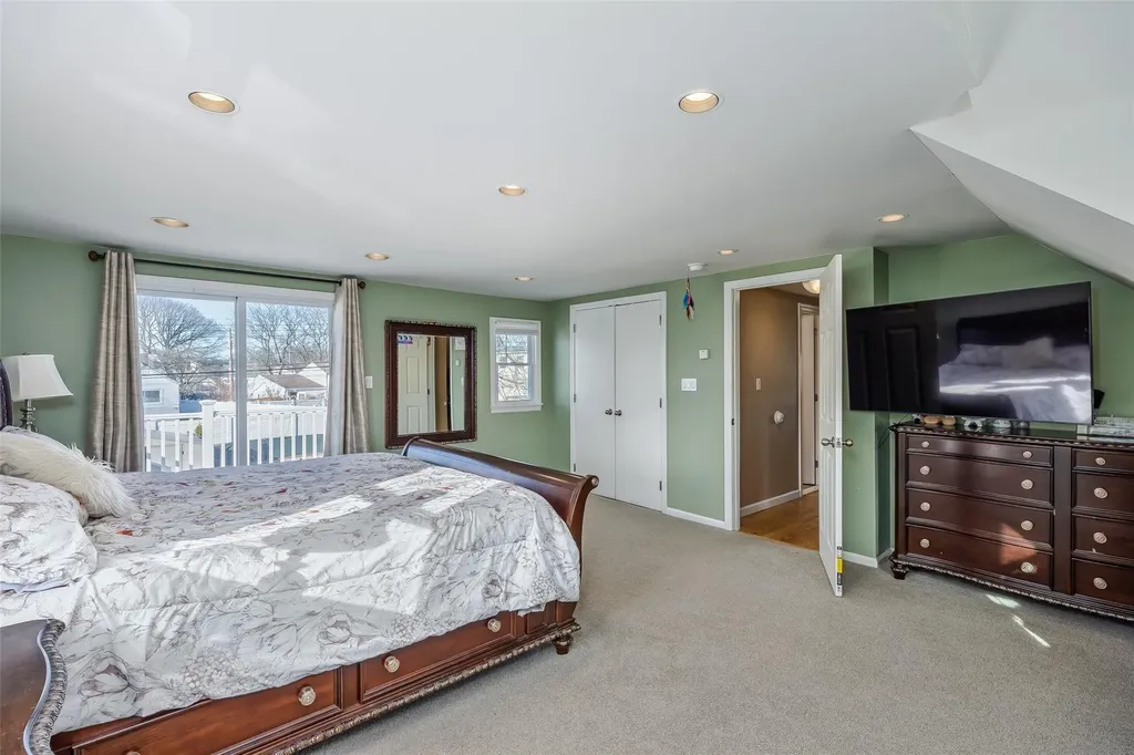 16 Soloff Road Massapequa NY 11758