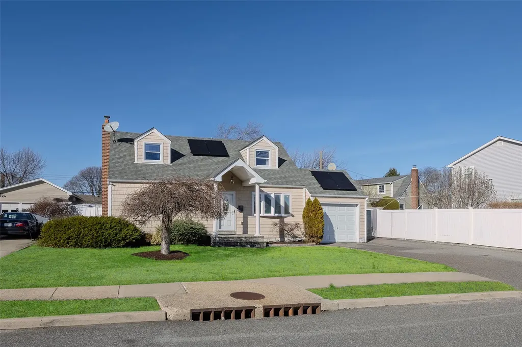 16 Soloff Road Massapequa NY 11758