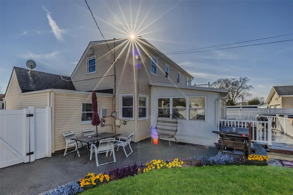 16 Soloff Road Massapequa NY 11758