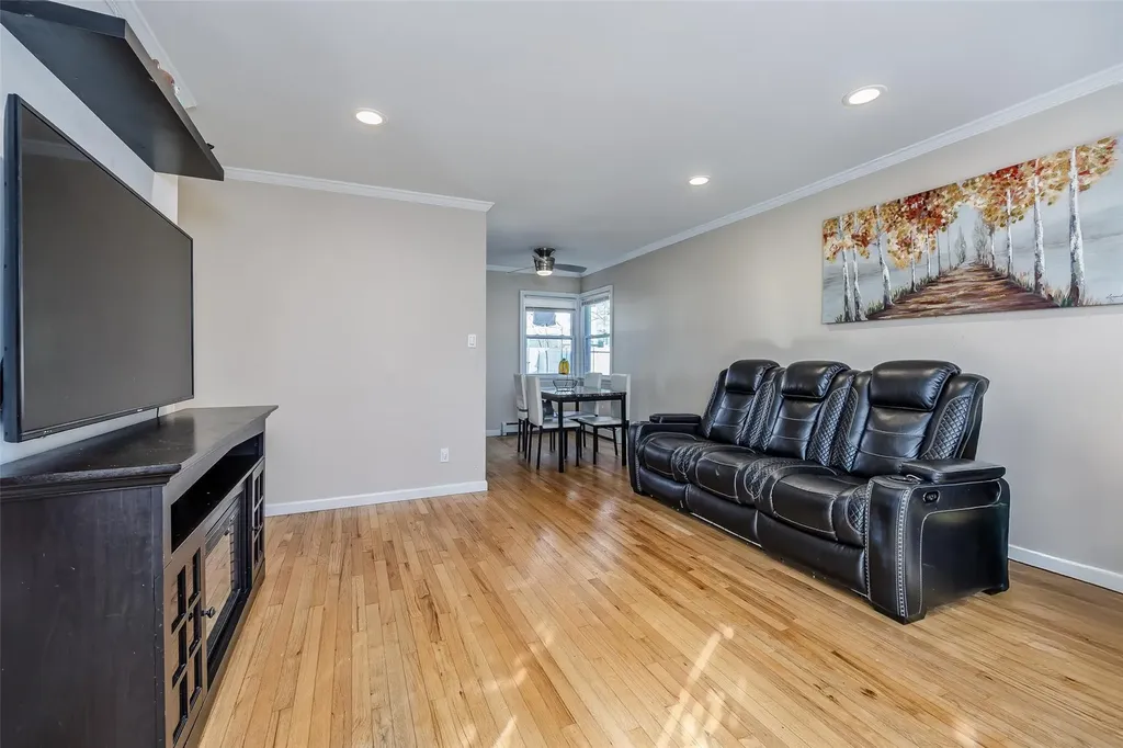 16 Soloff Road Massapequa NY 11758