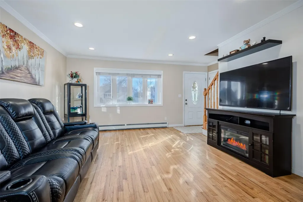 16 Soloff Road Massapequa NY 11758