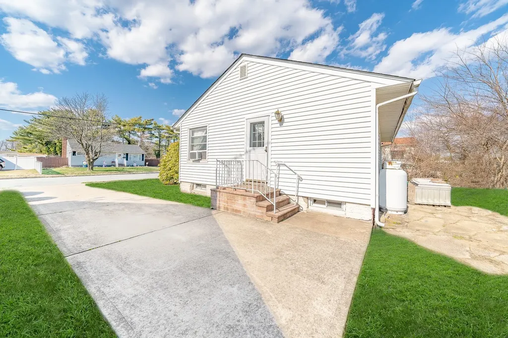 3 Beta Drive Amityville NY 11701
