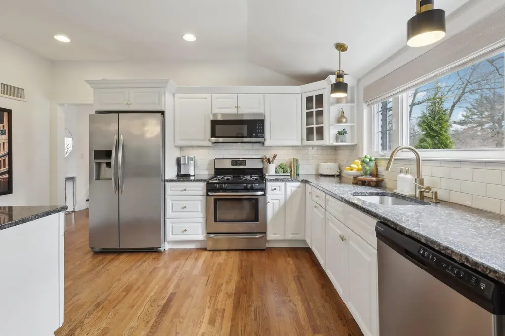 52 Stony Run New Rochelle NY 10804