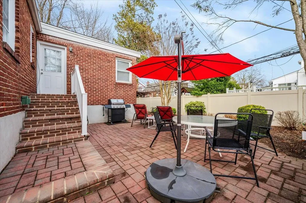 17 Firethorne Lane Valley Stream NY 11581