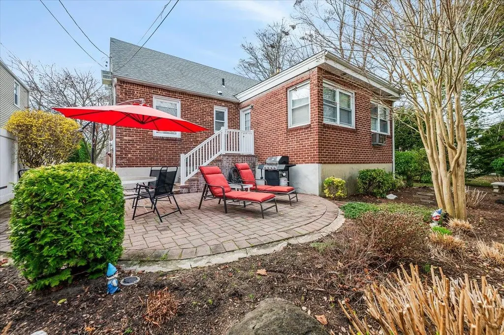 17 Firethorne Lane Valley Stream NY 11581