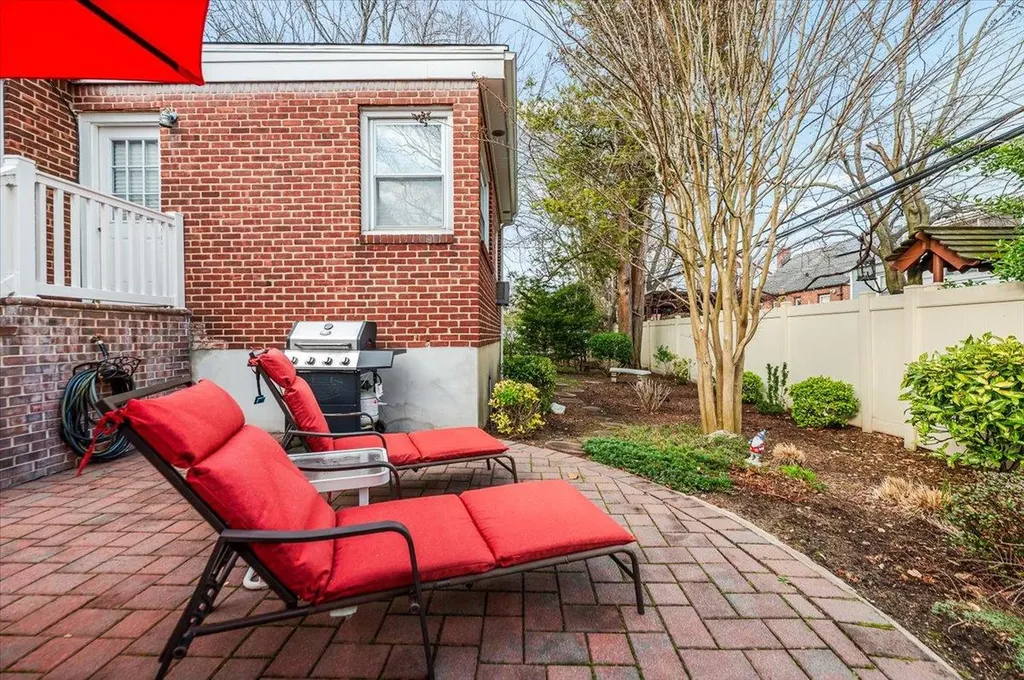 17 Firethorne Lane Valley Stream NY 11581