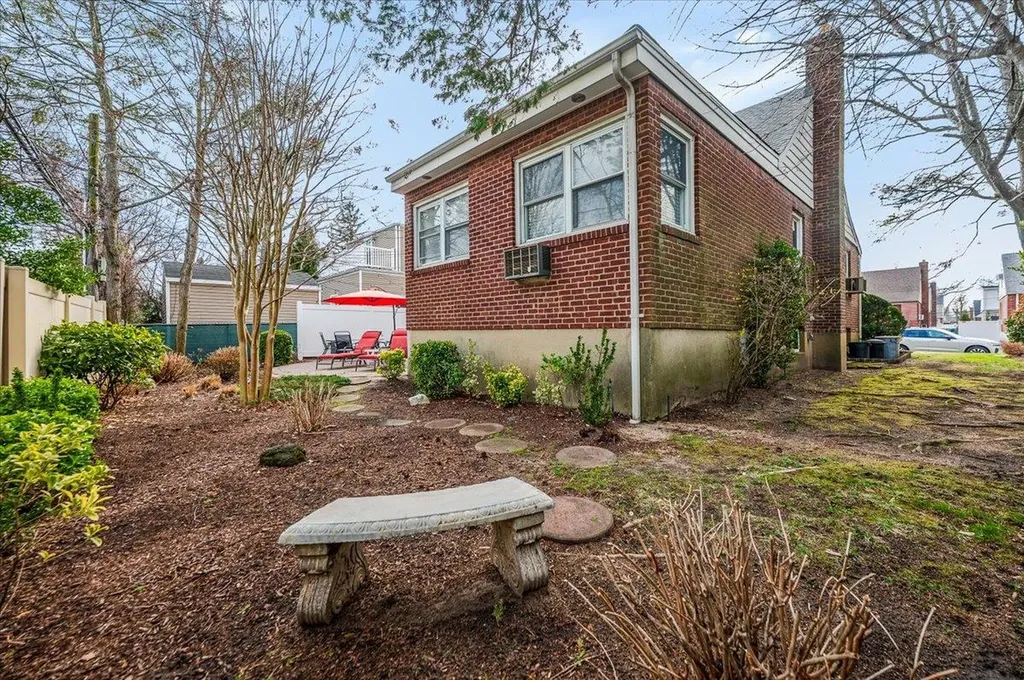 17 Firethorne Lane Valley Stream NY 11581