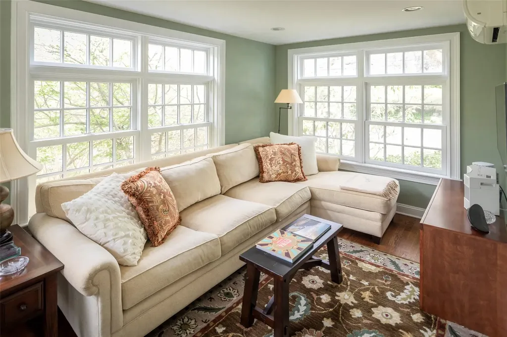 8 Crows Nest Road Bronxville NY 10708