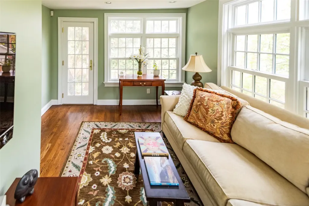 8 Crows Nest Road Bronxville NY 10708