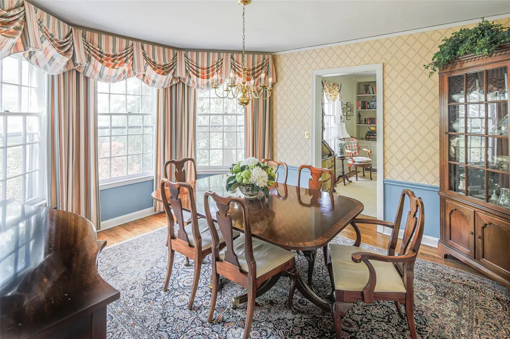 8 Crows Nest Road Bronxville NY 10708