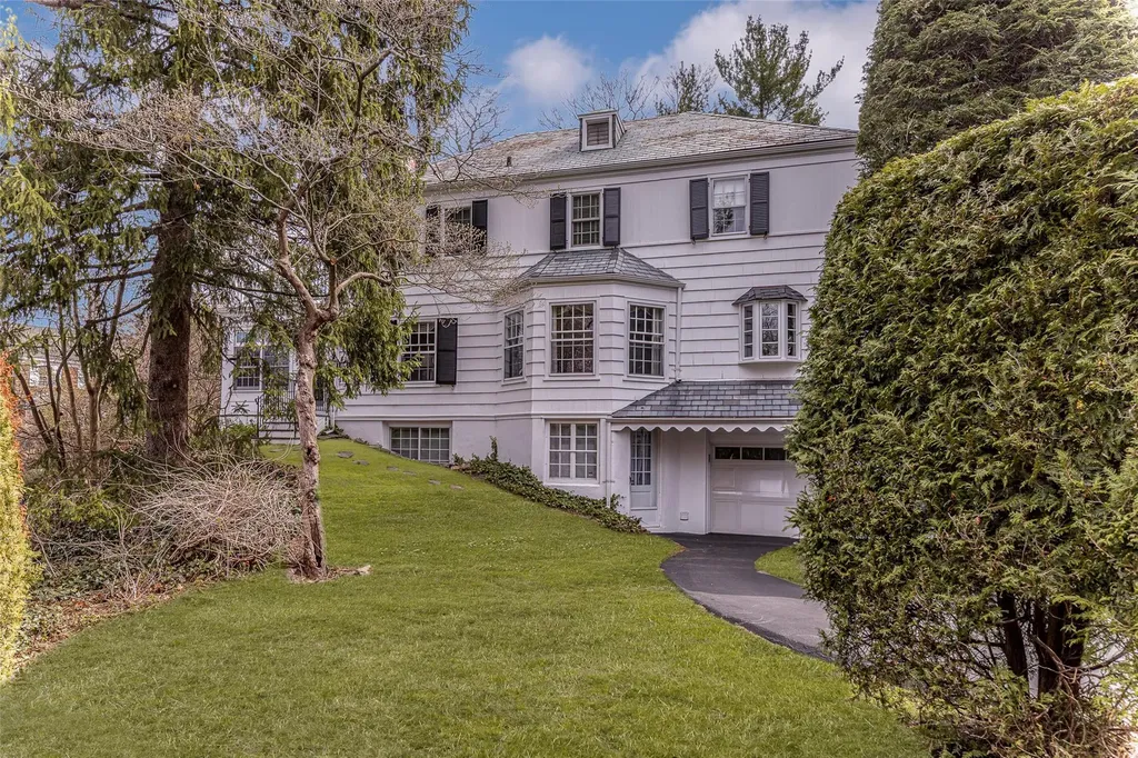 8 Crows Nest Road Bronxville NY 10708