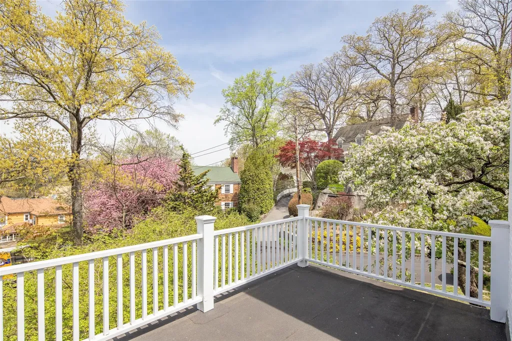 8 Crows Nest Road Bronxville NY 10708