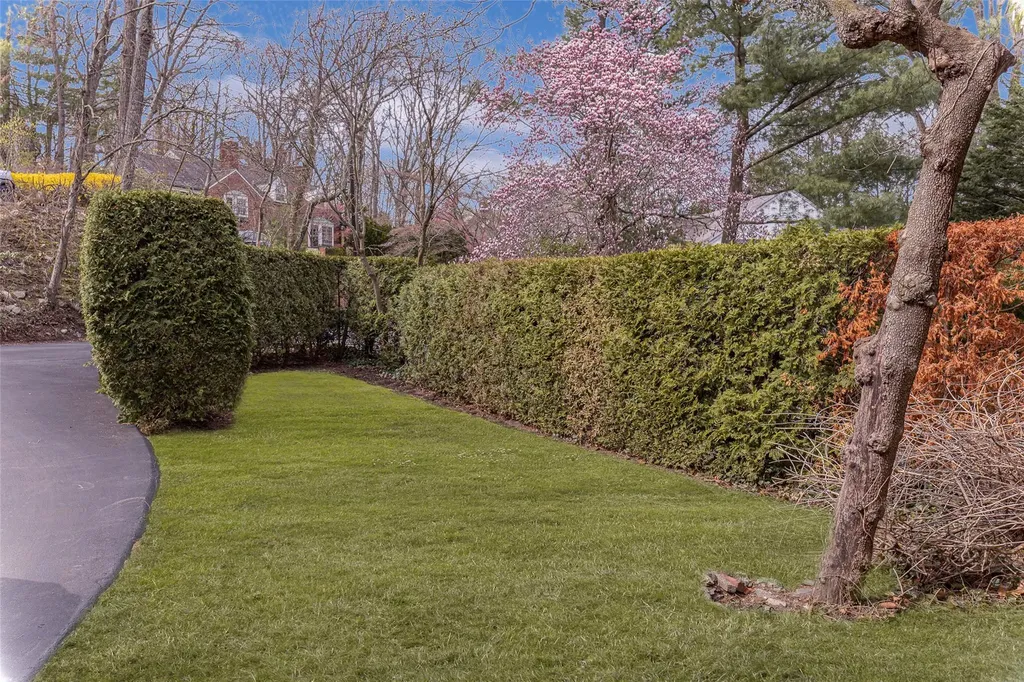 8 Crows Nest Road Bronxville NY 10708