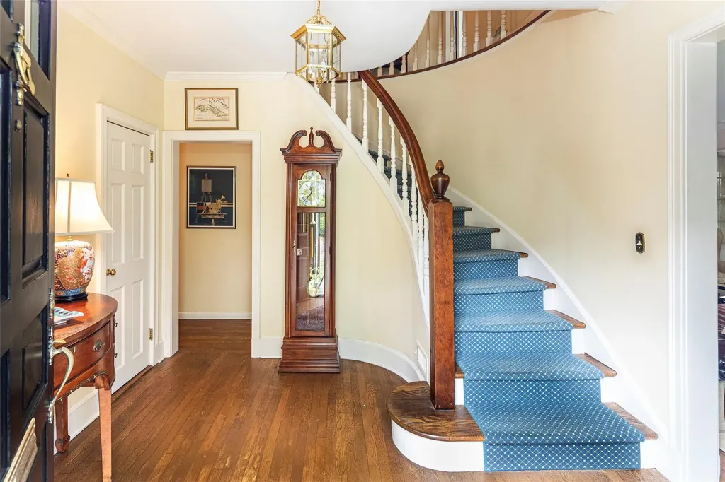 8 Crows Nest Road Bronxville NY 10708