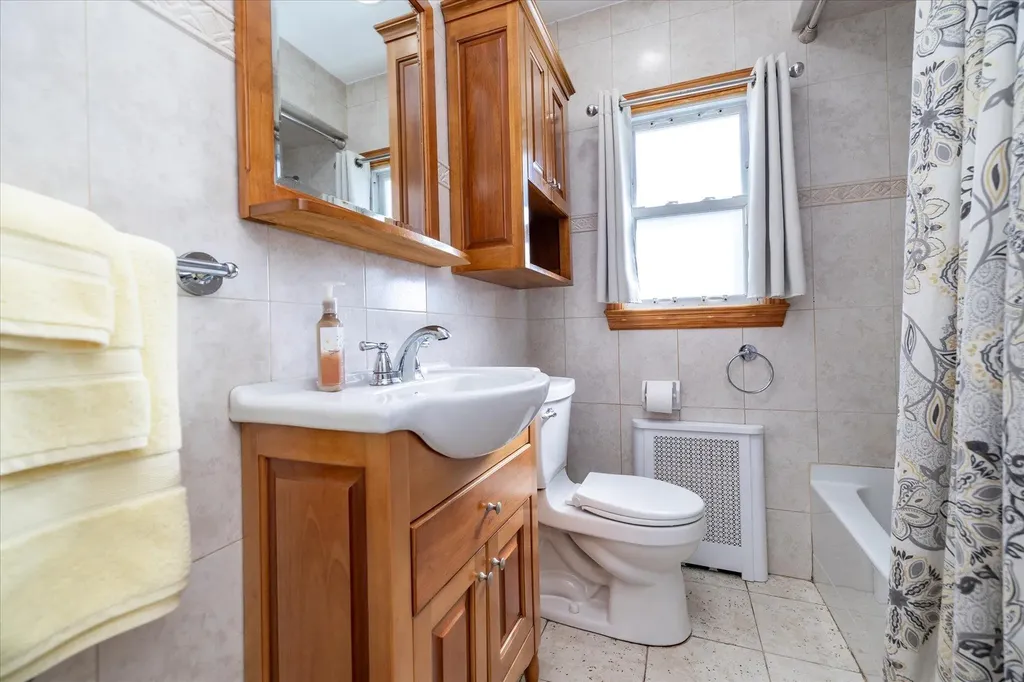 61 Albert Road Valley Stream NY 11580