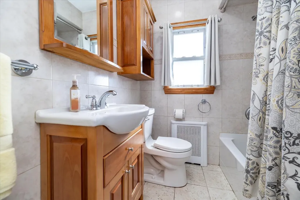 61 Albert Road Valley Stream NY 11580