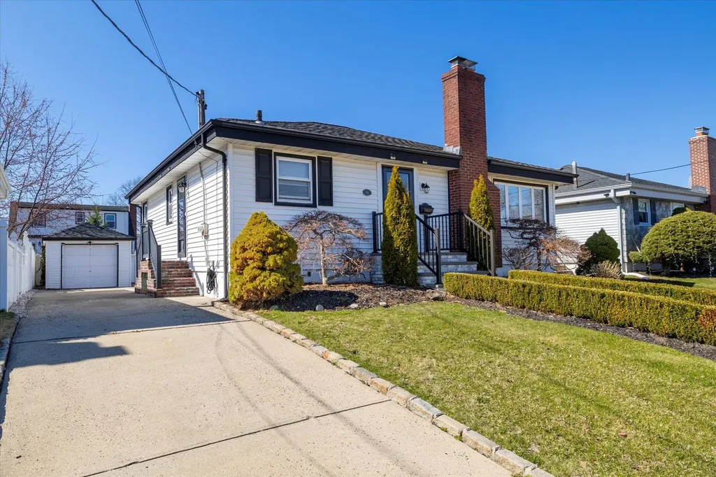 61 Albert Road Valley Stream NY 11580