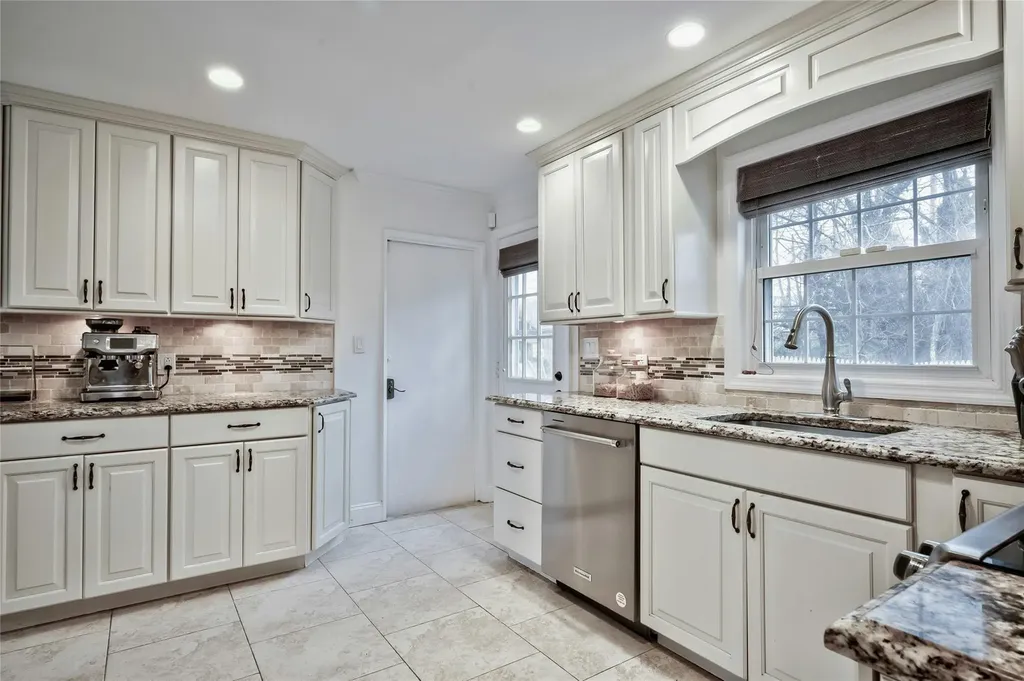 30 Borglum Road Manhasset NY 11030