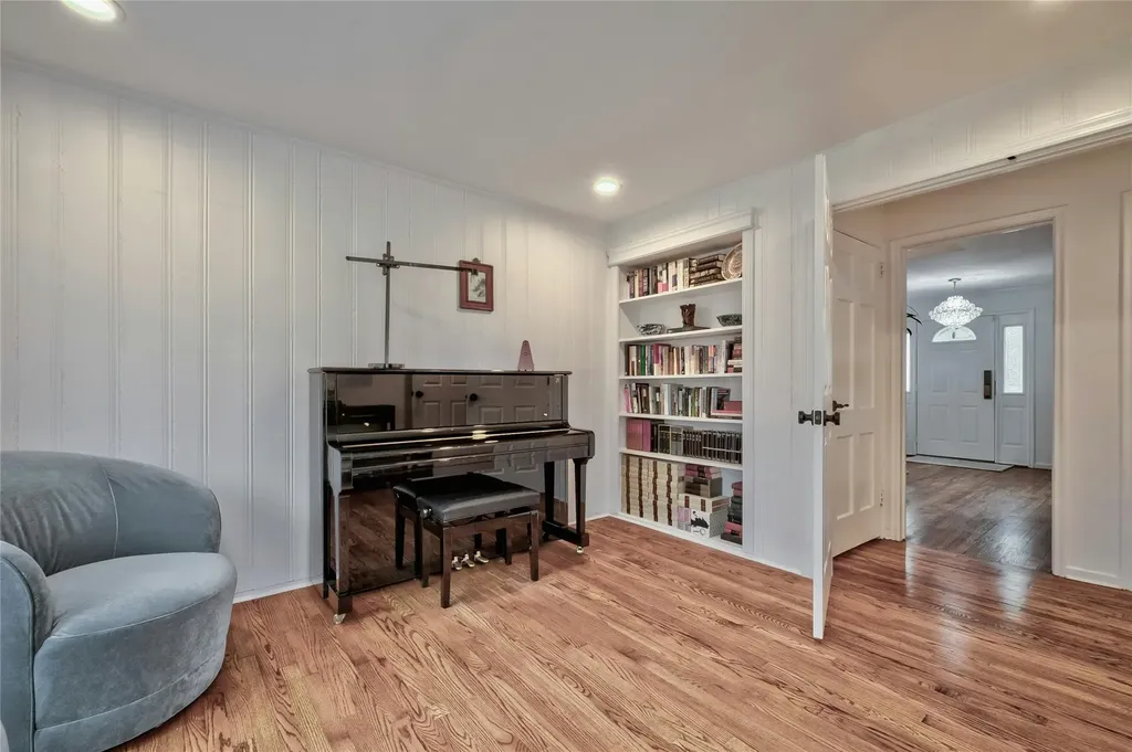30 Borglum Road Manhasset NY 11030
