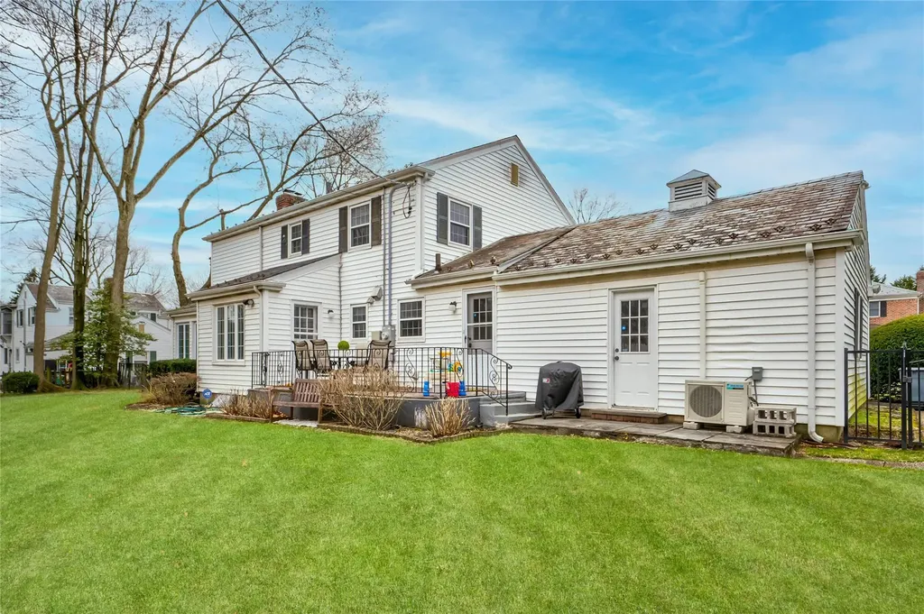 30 Borglum Road Manhasset NY 11030