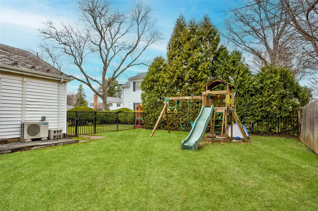 30 Borglum Road Manhasset NY 11030