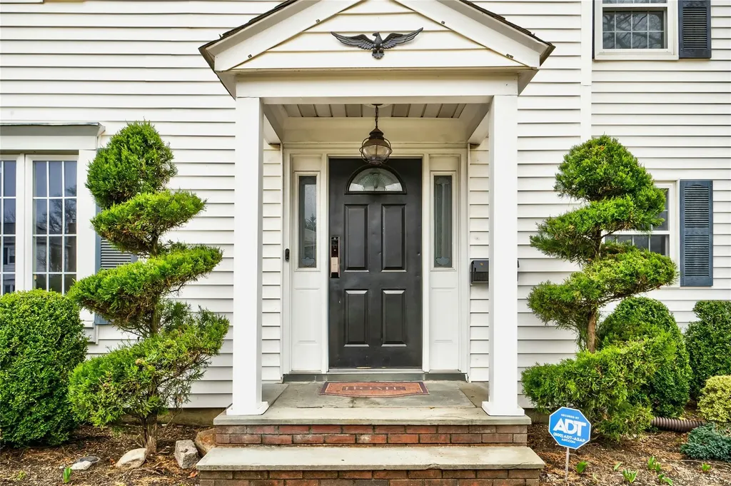 30 Borglum Road Manhasset NY 11030